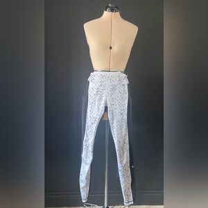 Lululemon White and Black Patterned leggings size 8